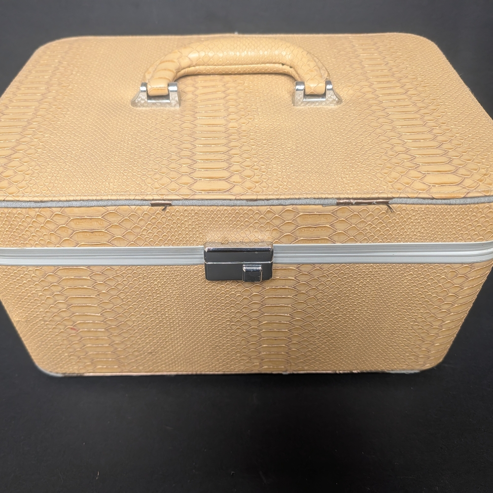 Elegant Tan Textured Carry Case